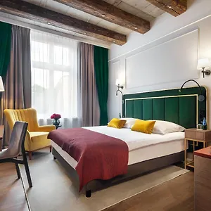 4* Hotell Golden Queen